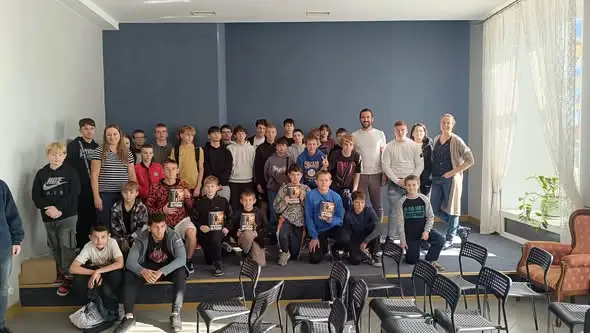 Brzeg Dolny: Błażej Augustyn opowiadał młodzieży o sportowej drodze do pewności siebie