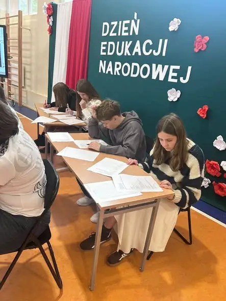 Wirtualna lekcja o Sejmie w szkole z okazji Dnia Edukacji Narodowej