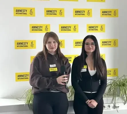 Uczennice z Wioski na warsztatach Amnesty International w Warszawie