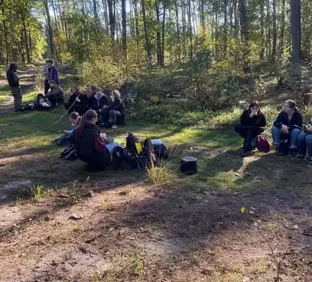 Uczniowie z Brzegu Dolnego posadzili las. Współpraca z Nadleśnictwem Wołów
