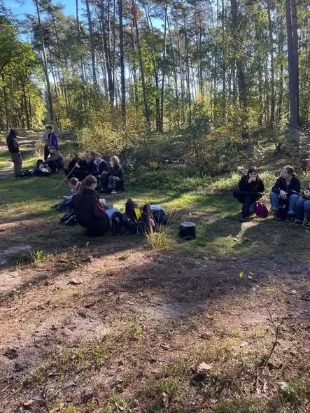 Uczniowie z Brzegu Dolnego posadzili las. Współpraca z Nadleśnictwem Wołów
