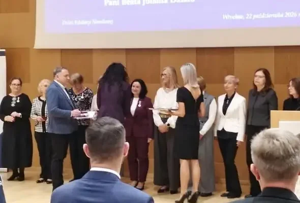 Nauczyciele z Wołowa odznaczeni medalami za długoletnią służbę i wkład w edukację