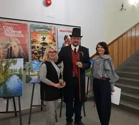 Stanisław Wokulski zawitał do Dolnobrzeskiego Ośrodka Kultury – tłumy seniorów na spotkaniu Filmowego Klubu Seniora