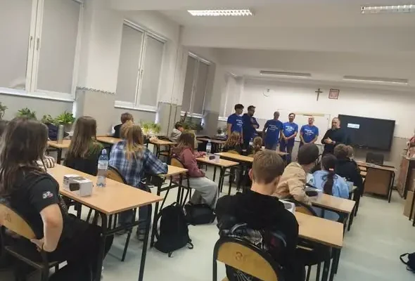 Warsztaty „Jedynka z AI” w Wołowie – uczniowie tworzyli aplikacje edukacyjne